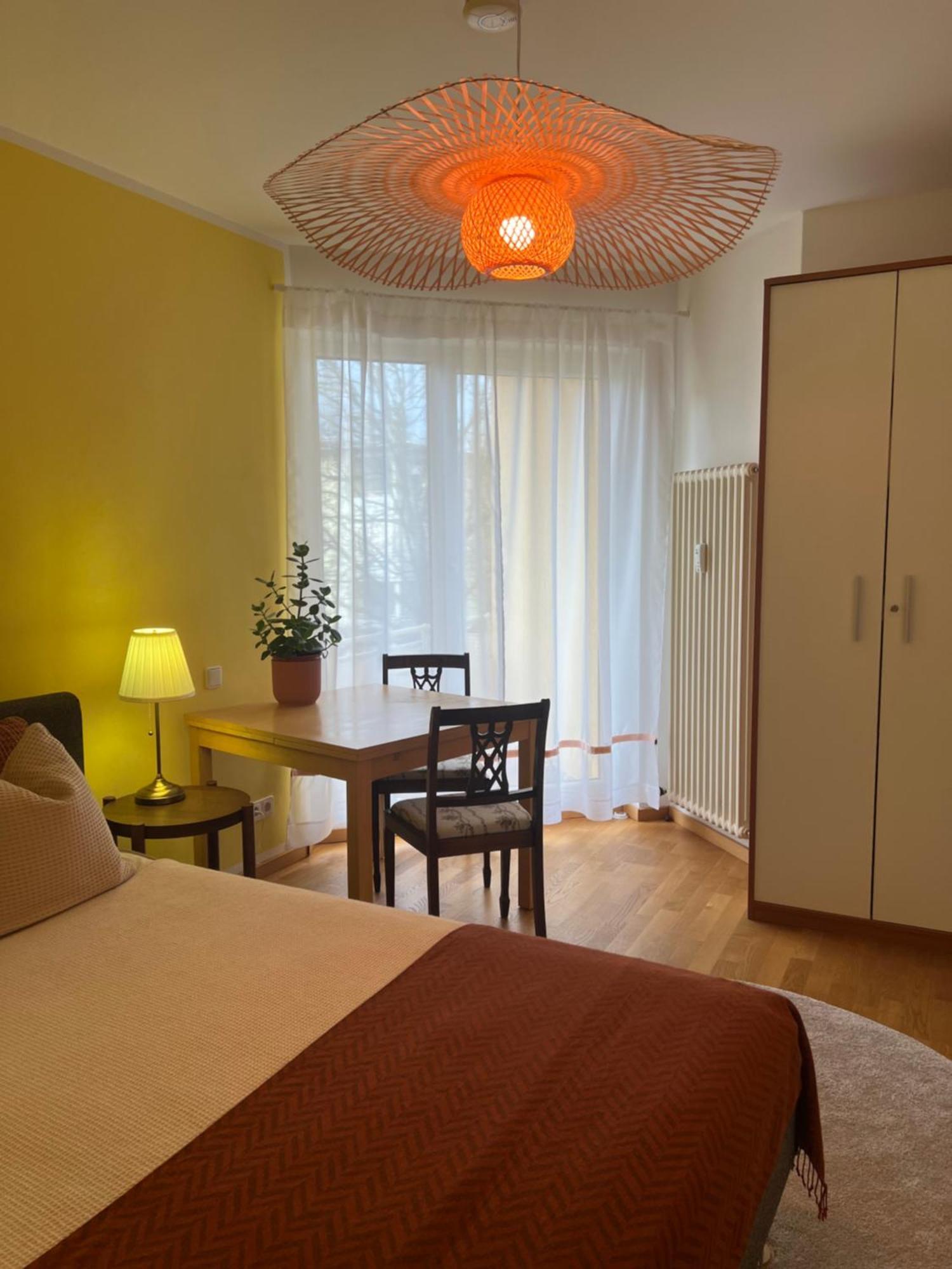 Privatunterkunft Kleiner Balkon In Muenchen West Kültér fotó